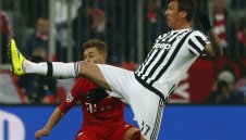 За да спъне Дортмунд? Байерн си връща Манджукич