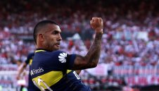 Пойет чака с нетърпение Тевес в Шанхай