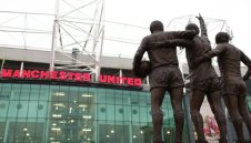 Светло бъдеще? Фенове погребаха Ман Юнайтед