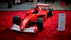 Болид на Шумахер беше продаден за $7,5 млн.