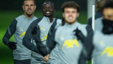 На "Анфийлд" си  отдъхнаха: Мане тренира