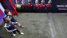 Бентеке гледа към Ливърпул, не иска в Тотнъм