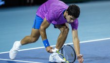 Карлос Алкарас аут за Барселона