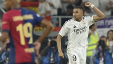 Килиан Мбапе – кошмарът на Барсeлона