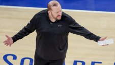 Ню Йорк Никс не спира да удря на камък в търсенето на нов треньор