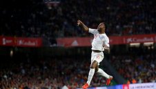 Стърлинг впечатли Реал по време на Испания – Англия