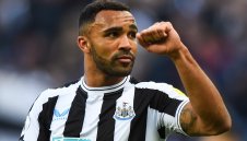 Нюкасъл преговаря с голмайстор за новия му договор