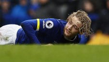 Карамелите дадоха нов договор на младок