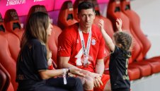 От Байерн отсякоха: Левандовски ще изпълни договора си