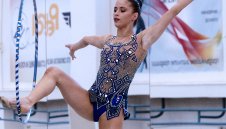 Неви се класира на финалите на обръч и топка