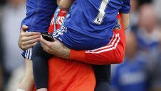 Чех е с единия крак в Арсенал