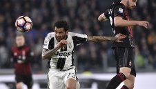 Обрат! Дани Алвеш избра ПСЖ пред Манчестър Сити 