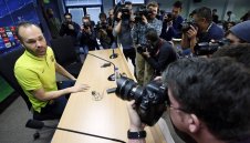 Иниеста: Харт ги остави в играта