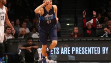 Новицки изпревари Шак по точки