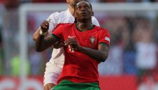 От любов към Милан: Леао резна араби