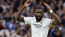 Рюдигер полудя, германска легенда му дърпа ушите