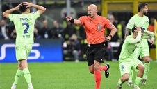 От Барса скочиха срещу съдията на реванша с Интер