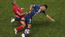 Тиаго финтира Ливърпул, Юнайтед и Сити?