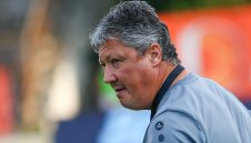 Левскари дариха пари за лечението на Любо Пенев + СНИМКА