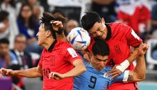 Уругвай счупи гредите на Южна Корея за скучно 0:0