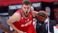 Отново солиден Везенков, но Олимпиакос загуби у дома