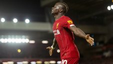 Демба Ба: Ще ударя шамар на Мане! Той заслужаваше Златната топка повече от Меси