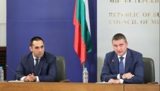 Войната продължава: Министър Горанов се изказа по сагата "Божков-Домусчиев"