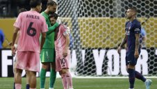 Ибра защити Лео: Меси играе със статуи, още може да подпали стадиона!