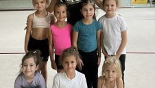 Златно момиче създаде собствен клуб