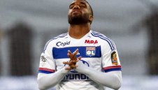 Феновете на Ливърпул искат голмайстора на Лион на "Анфийлд"