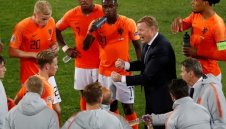 Холандия с дебютант в битката срещу Германия