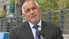 Бойко Борисов тропна по масата: Няма да поемам пасивите на Боби Михайлов