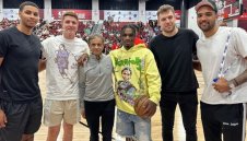 Собственикът на Сакраменто публикува снимка с Везенков