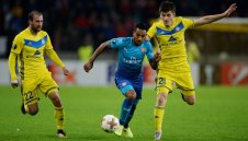 Арсенал продава Уолкът през зимата, Евертън е вариант