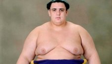 Аоияма с първа загуба във Фукуока