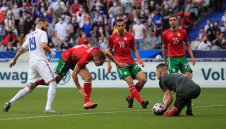 Даниел Наумов се нареди зад Погба и впечатли франзуците