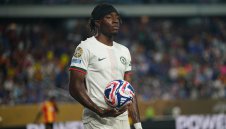 Арсенал се разбрал с Мадуеке, сега преговаря с Челси