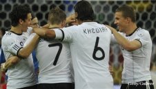 Две дузпи спасиха Германия от резил срещу Босна + ВИДЕО