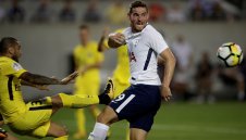 Тотнъм може да засили трансферната издънка Винсент Янсен към Бетис