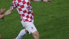 Игуаин поиска бързо Модрич