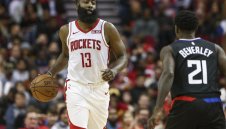 Брадата продължава да наказва