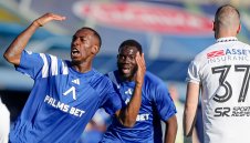 Левски стяга звездна селекция за Европа, но и продава двама титуляри 