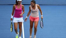 Хингис и Пенета на финал при двойките