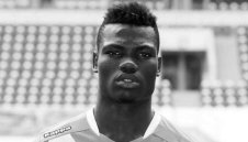 Маланда загинал заради зарядно за телефон