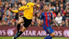 Алкасер влезе в неприятна компания