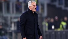 Челси с оферта за Моуриньо, Рома обмисля Де Дзерби