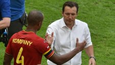 Контузеният Компани става анализатор на европейското