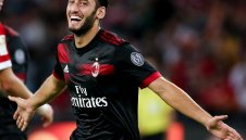 Байерн се гаври с Чалханоглу, после се извинява за просташкото си поведение + СНИМКА