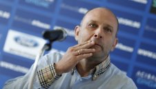 Ще има ли сълзи? Тити Папазов е аут от Левски. Син на бивш министър го смени