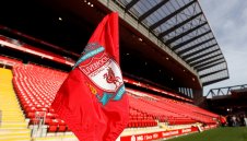 Лидер в Англия? Лоши новини за Ливърпул 